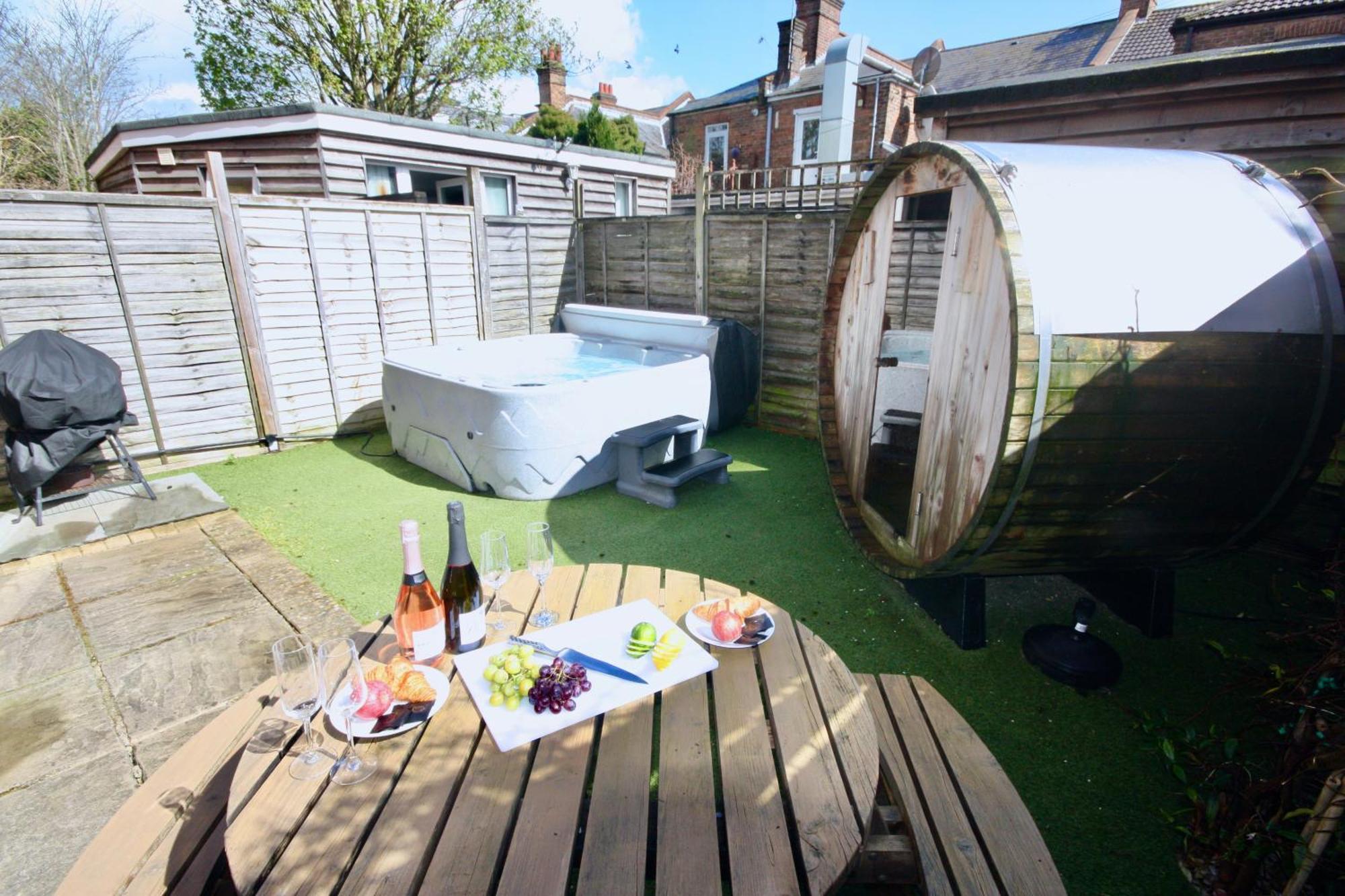 Holiday Home Hot Tub & Sauna Bournemouth Eksteriør billede