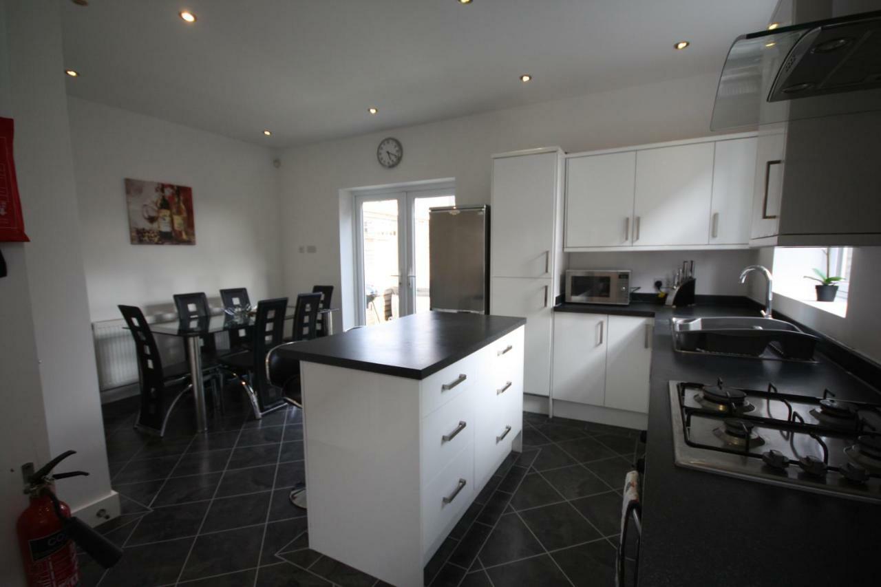 Holiday Home Hot Tub & Sauna Bournemouth Eksteriør billede