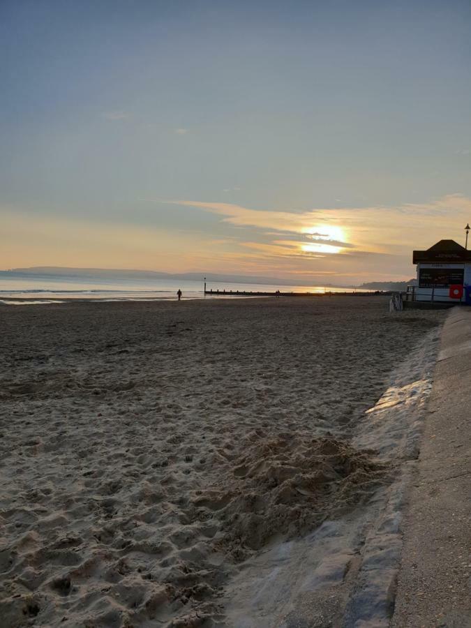 Holiday Home Hot Tub & Sauna Bournemouth Eksteriør billede